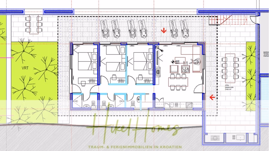 2 Meerblick Rohbau-Villen mit Haupt- und Gästehaus in absoluter privater Lage - Grundriss eines Gesundheitshauses mit den beschrifteten Bereichen: Untersuchungsräume, Wartebereich, Rezeption, Lager und Toiletten. Außenanlage mit Grünflächen und Parkplätzen im Plan dargestellt. (42508)