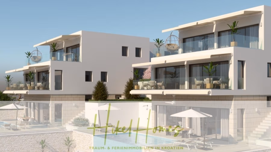 Luxus Villa Sunce / gegenüber Marina Frapa / Meerblick + direkter Meerzugang, Pool, mit 391m² WFL - Moderne, weiße Wohnhäuser mit großen Glasbalkonen und Gartenmöbeln. Auf den Balkonen stehen Pflanzen, im Vordergrund ein Poolbereich mit Sonnenliegen und Sonnenschirmen. Die Szene ist hell und sonnig. (42017)