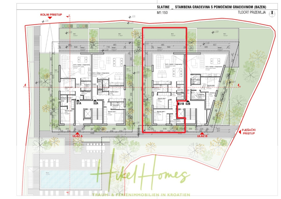 1. Reihe hochwertige Neubau-Meerblick Wohnung mit 2 SZ, Terrasse und Gemeinschaftspool (S1B) - Architektonischer Grundriss von zwei nebeneinander liegenden Gebäuden mit beschrifteten Wohnungen, Eingängen, Pools und Landschaftsgestaltung. Ein roter Umriss hebt das rechte Gebäude hervor. Das "Hikel Homes"-Logo erscheint am unteren Rand. (46151)