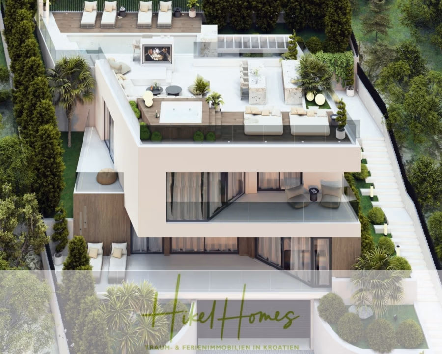 Luxus trifft Meerblick – Ein Anwesen der Extraklasse – Sofort einziehen - Luftaufnahme eines modernen mehrstöckigen Hauses mit offenen Terrassen, üppigem Grün, Sitzgelegenheiten im Freien und einem Whirlpool auf dem Dach. Das Haus ist von hohen Bäumen umgeben. Am unteren Bildrand ist das Logo „Vikel Homes“ zu sehen. (43689)