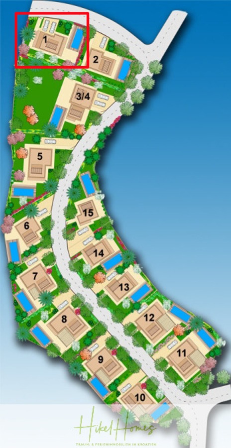 Villa im Mittelmeerstil mit 3 SZ, Pool, Dachterrasse mit Meerblick (1) - Bunter Lageplan eines Wohngebiets mit 16 nummerierten Häusern, jedes mit einem Pool, die entlang kurvenreicher Straßen angeordnet sind. Ein roter Kasten hebt Haus 1 in der oberen linken Ecke hervor. Logo "Hikel Homes" am unteren Rand. (45828)