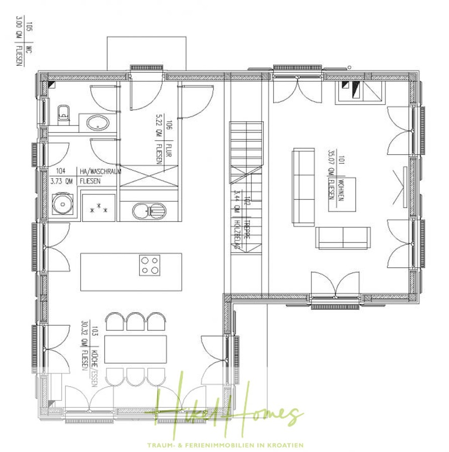 Villa im Mittelmeerstil mit 3 SZ, Pool, Dachterrasse mit Meerblick (7) - Architektonischer Grundriss eines modernen Hauses mit beschrifteten Räumen, darunter eine Küche mit Kochinsel, ein Essbereich, ein Wohnzimmer mit Sofas, ein Badezimmer, eine Treppe und ein Eingangsbereich, alle mit klaren Maßen und Fenster-/Türanordnungen. (44840)