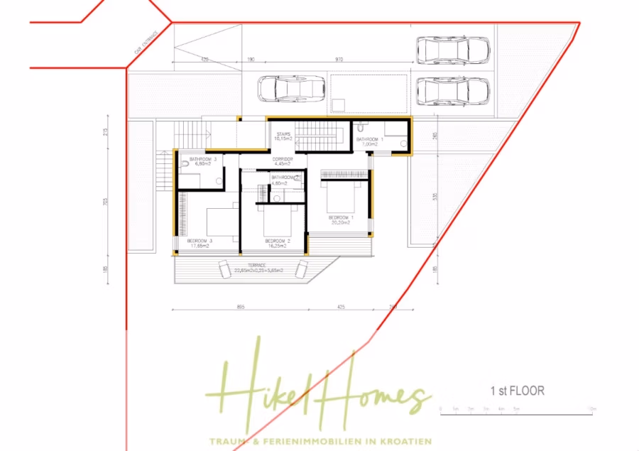 Luxus Villa Bettina – Blick auf Strand, Bucht und Meer / 3 Schlafzimmer / 3 Bäder - Architektonischer Grundriss des ersten Stocks eines Wohngebäudes mit drei Schlafzimmern, zwei Badezimmern, einem Kleiderschrank und einem Carport für zwei Autos. Der Grundriss ist rot umrandet, und am unteren Rand steht der Text „Hike Homes“. (41390)