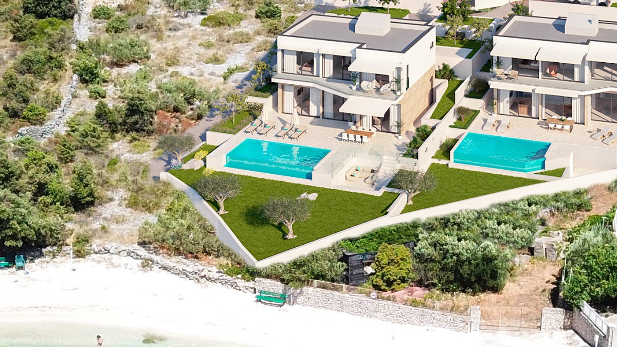 Luftaufnahme von modernen Strandvillen mit privaten Pools, Liegestühlen und grünen Rasenflächen, umgeben von Bäumen und Sträuchern, direkt an einem Sandstrand. - Villa Anastasia (1.Reihe) – Neubauvilla – direkt am Strand in wunderbarer Bucht