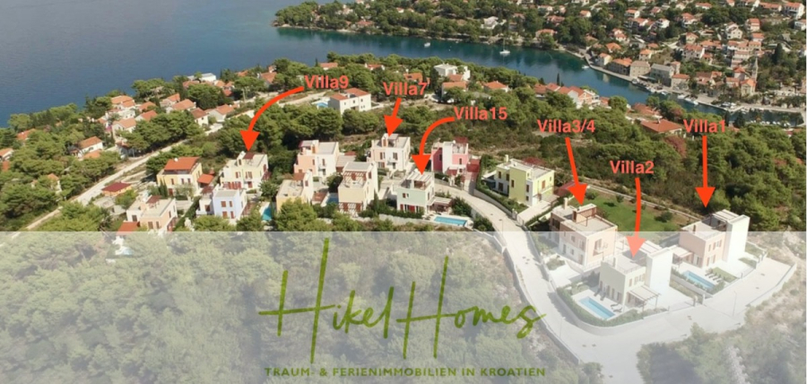 Villa im Mittelmeerstil mit 3 SZ, Pool, Dachterrasse mit Meerblick (1) - Luftaufnahme eines kroatischen Küstenviertels mit mehreren Villen in der Nähe des Wassers, die mit roten Pfeilen und Text beschriftet sind: Villa 9, Villa 7, Villa 15, Villa 3/4, Villa 1, und Villa 2. Das Logo von "Hikel Homes" ist unten eingeblendet. (44783)