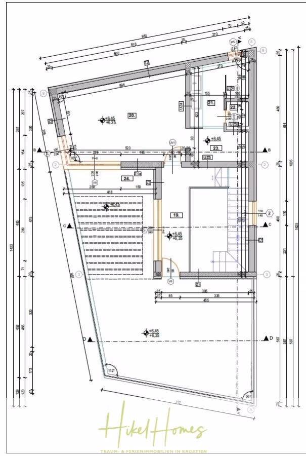 Einziehen im Sommer – Meerblick Neubau-Luxusvilla mit Einrichtung, Infinitypool & Raumkonzept - Architektonischer Grundriss eines Gebäudes mit verschiedenen Räumen und Maßen. Der Grundriss enthält beschriftete Bereiche, Treppen und nummerierte Abmessungen. Der Titel „Hikel Homes“ steht unten, zusammen mit dem Slogan „Wir arbeiten daran, Träume in Realität umzuwandeln.“. (43110)