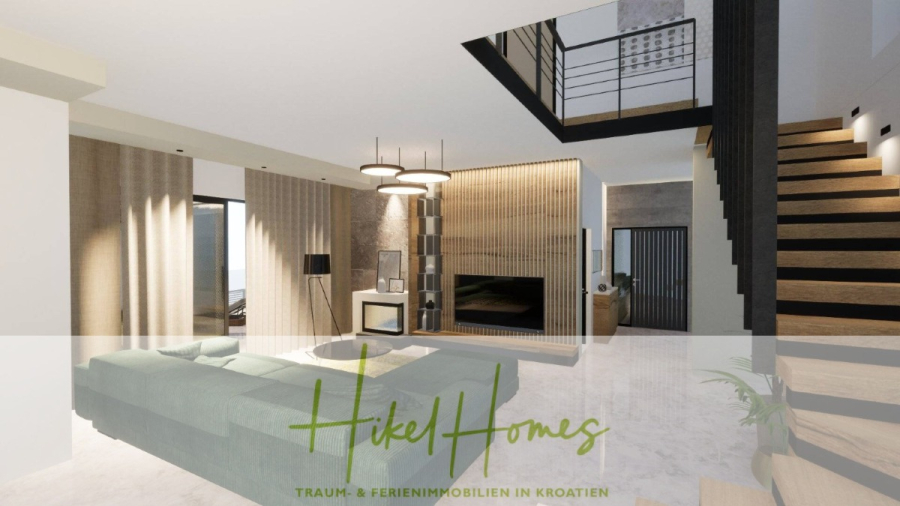 Einziehen im Sommer – Meerblick Neubau-Luxusvilla mit Einrichtung, Infinitypool & Raumkonzept - Ein modernes Wohnzimmer mit einem grünen Sektionssofa, einem an der Wand montierten Fernseher, großen Fenstern mit Vorhängen, Holzakzenten und einer Treppe mit schwarzem Geländer. Der Text "Hikel Homes" ist am unteren Rand eingeblendet. (44644)