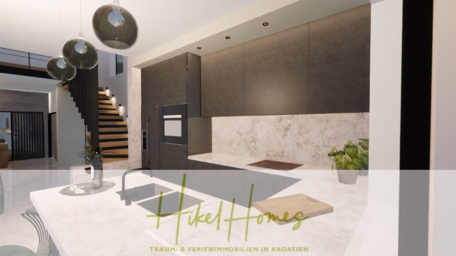 Einziehen im Sommer – Meerblick Neubau-Luxusvilla mit Einrichtung, Infinitypool & Raumkonzept - Modernes Kücheninterieur mit Marmorinsel, Spüle, Schneidebrett und Topfpflanze. Darüber hängen stilvolle Pendelleuchten. Eine dunkle Treppe ist sichtbar, darunter steht „Hikel Homes – Traum- & Ferienimmobilien in Kroatien“. (43090)