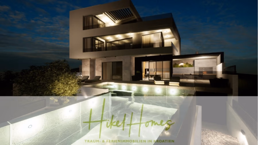 Einziehen im Sommer – Meerblick Neubau-Luxusvilla mit Einrichtung, Infinitypool & Raumkonzept - Moderne Villa mit beleuchtetem Pool bei Nacht, eleganter Architektur und großen Fenstern. Unten ist der Text „Hikel Homes“ und „TRAUM- & FERIENIMMOBILIEN IN KROATIEN“ eingeblendet. (43084)