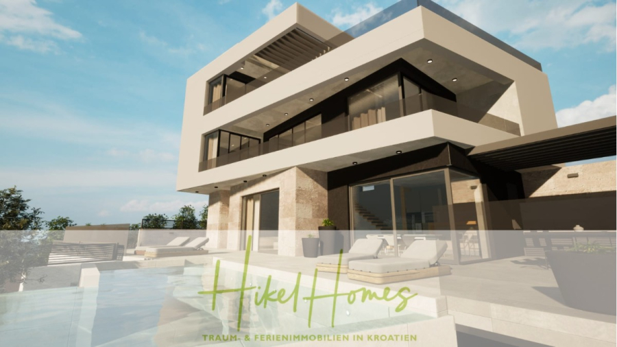 Einziehen im Sommer – Meerblick Neubau-Luxusvilla mit Einrichtung, Infinitypool & Raumkonzept - Moderne zweistöckige Villa mit großen Balkonen, bodentiefen Fenstern und einem Pool vor dem Haus. Die Textüberlagerung lautet "Hikel Homes - Traum- & Ferienimmobilien in Kroatien". Der Himmel ist teilweise bewölkt. (44643)