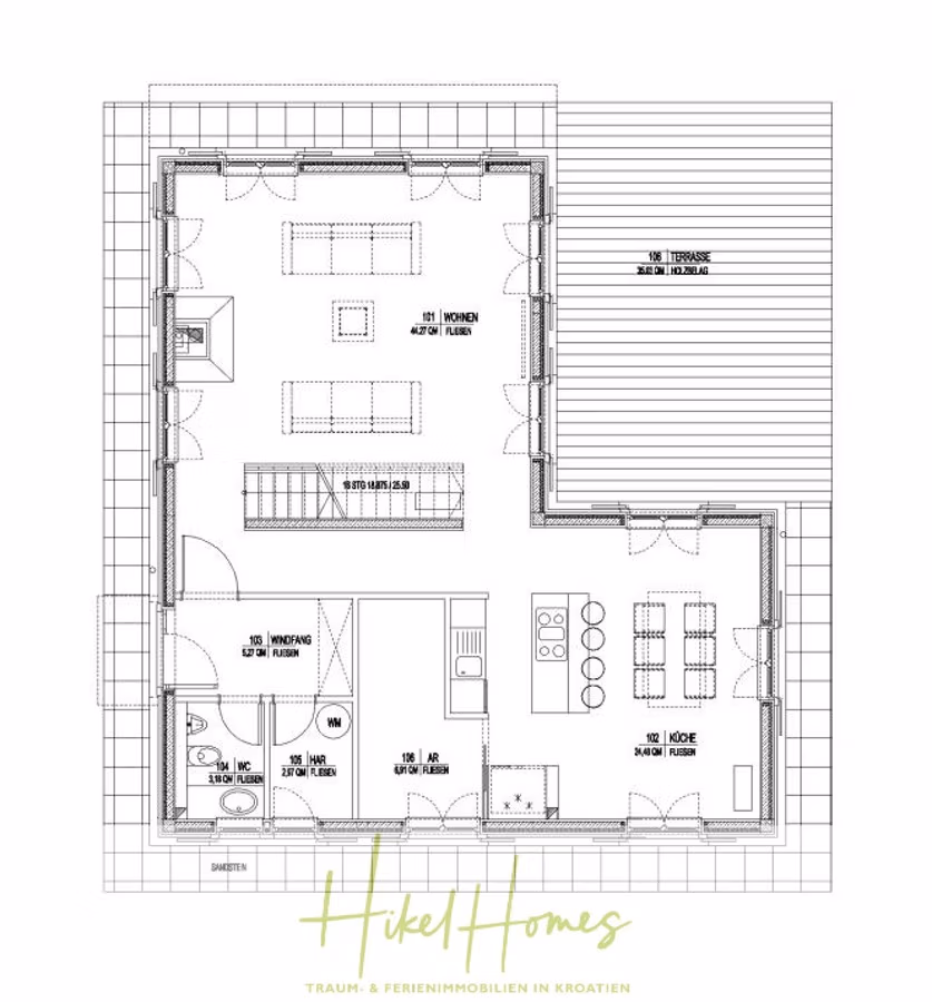 Villa im Mittelmeerstil mit 3 SZ, Pool, Dachterrasse mit Meerblick – möbiliert (9) - Grundriss eines Hauses mit beschrifteten Räumen: Küche, Wohnbereich, Essbereich, Terrasse und Badezimmer. Zentral gelegen ist eine Treppe. Der Plan enthält verschiedene Quadratmeterangaben. Das Logo unten lautet „Hike Homes“. (42322)