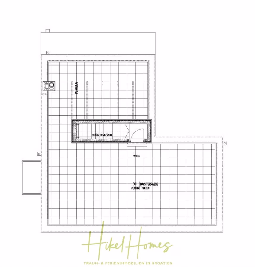 Villa im Mittelmeerstil mit 3 SZ, Pool, Dachterrasse mit Meerblick – möbiliert (9) - Grundriss der oberen Etage eines Gebäudes. Er zeigt ein Rasterlayout mit markierten Bereichen und Beschriftungen, darunter „POOL“ und „FLACHDACH MIT BEGRUENUNG“. Die Treppe befindet sich zentral. Das Hikel Homes-Logo befindet sich unten. (42324)