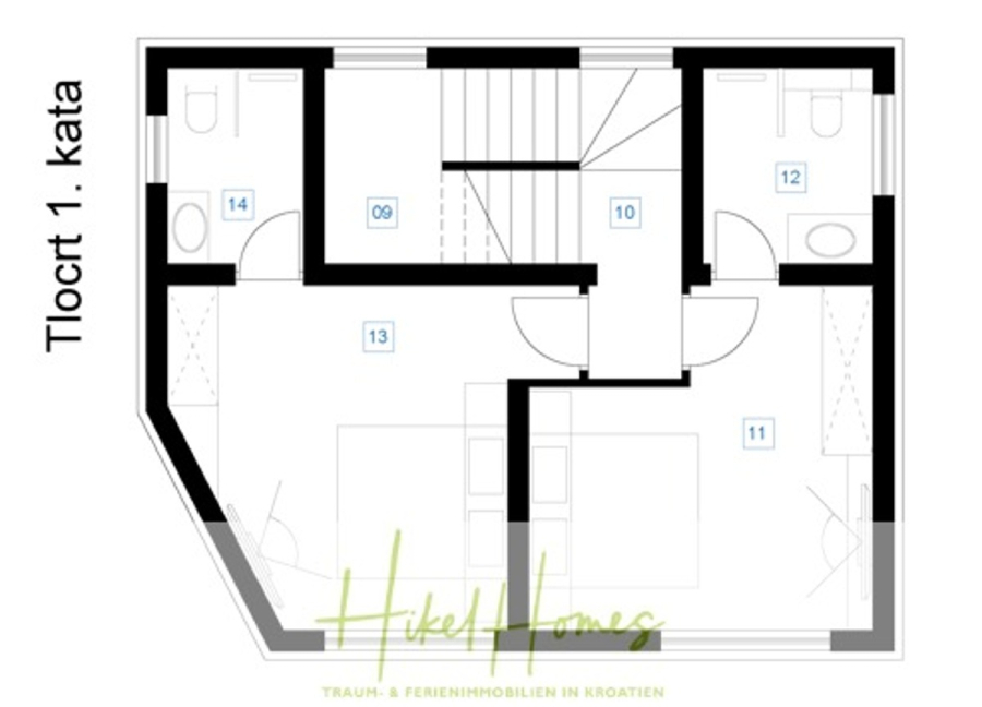 Neubau Meerblick 270m vom Meer entfernt – 3 SZ mit Bädern, Pool, Fertigstellung 2025 - Grundriss mit der Bezeichnung "Tlocrt 1. kata" mit drei Zimmern, einer Treppe in der Mitte, zwei Badezimmern, nummerierten Abschnitten und Fenstern an den Außenwänden. Das Logo von "Hikel Homes" befindet sich am unteren Rand. (44705)