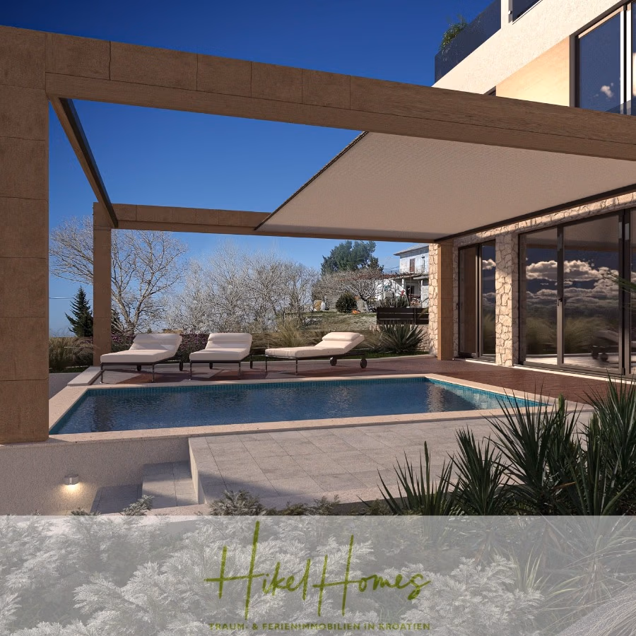 Neubau Meerblick 270m vom Meer entfernt – 3 SZ mit Bädern, Pool, Fertigstellung 2025 - Modernes Haus mit Pool an einem sonnigen Tag. Eine Pergola mit Liegestühlen am Poolrand, umgeben von Bäumen und Pflanzen. Das Haus hat große Fenster und Steinakzente. Der Himmel ist klar und blau. (42693)