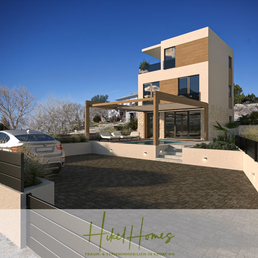 Neubau Meerblick 270m vom Meer entfernt – 3 SZ mit Bädern, Pool, Fertigstellung 2025 - Modernes dreistöckiges Haus mit Flachdach, großen Glasfenstern und Holzfassadenakzenten. Eine Pergola überdacht die Terrasse. Zwei Autos parken in der Einfahrt, vor dem strahlend blauen Himmel und dem angelegten Garten. (42692)
