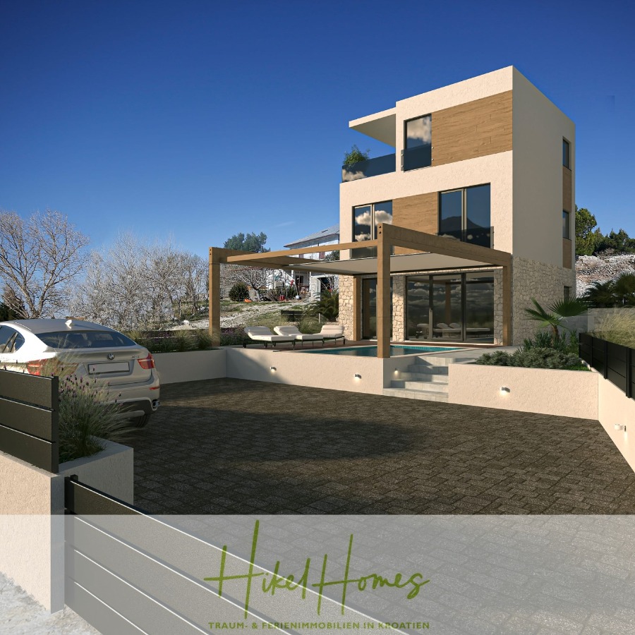 Neubau Meerblick 270m vom Meer entfernt – 3 SZ mit Bädern, Pool, Fertigstellung 2025 - Modernes dreistöckiges Haus mit großen Fenstern, einer hölzernen Pergola, Steinakzenten und einer geräumigen Einfahrt mit einem geparkten Auto. Das Grundstück ist von einem niedrigen Zaun umgeben und mit Grünpflanzen bepflanzt. Im Hintergrund der blaue Himmel. (44681)