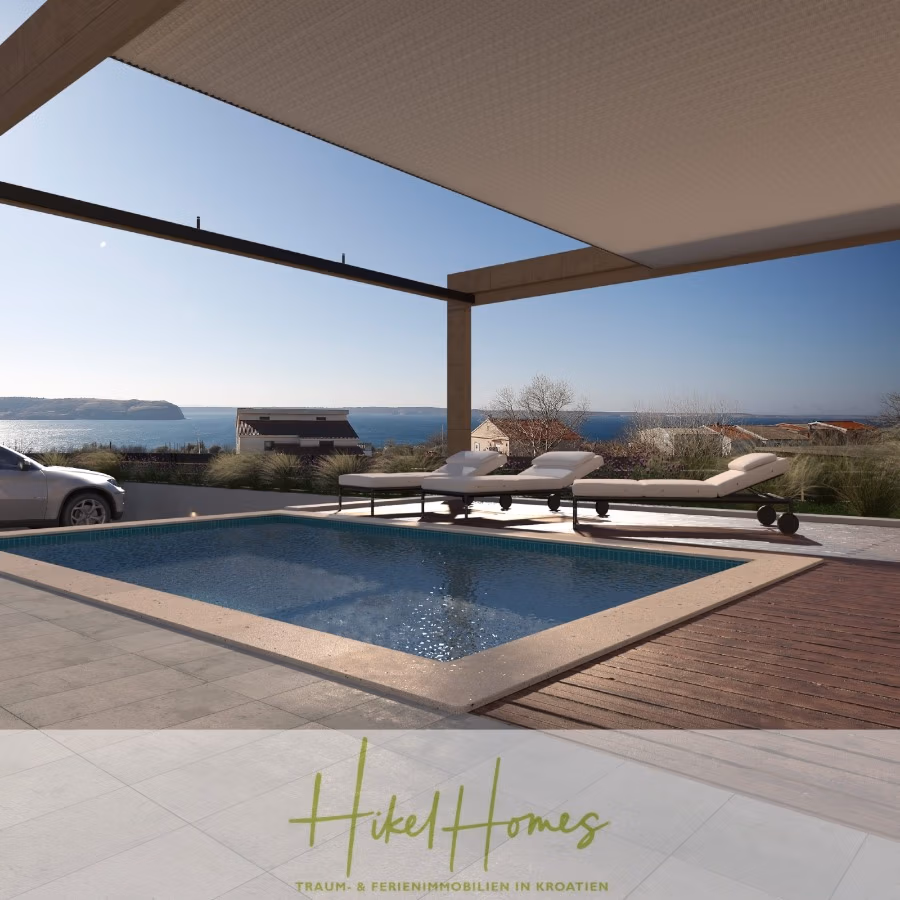 Neubau Meerblick 270m vom Meer entfernt – 3 SZ mit Bädern, Pool, Fertigstellung 2025 - Blick auf einen kleinen Außenpool auf einer Terrasse mit zwei Liegen und Blick auf eine Küstenlandschaft. Ein Auto parkt seitlich, und die Szene wird von einer überdachten Terrasse mit modernem Design eingerahmt. Im Hintergrund sind Vegetation und Häuser zu sehen. (42695)