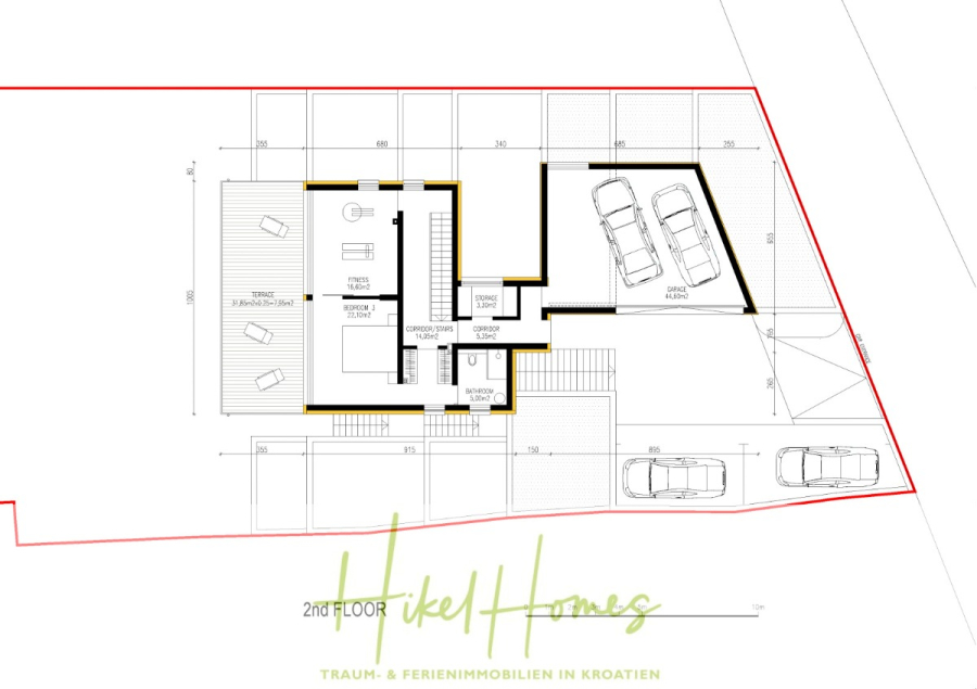 Luxus Villa Zlato – sehr ruhige Wohngegend – eigener Meerzugang, Boje, Pool, Lift und 391m² WFL - Grundriss eines zweiten Stockwerks mit Wohnzimmer, Küche, Essbereich, Speisekammer, Bad, zwei Außenterrassen mit Sitzgelegenheiten, Treppenhaus und einer angeschlossenen Garage für zwei Autos. Ein Außenparkplatz ist eingezeichnet. (45106)