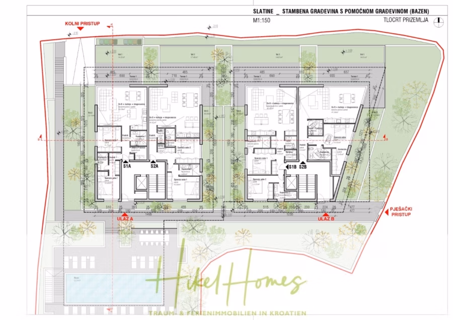 1. Reihe Luxus Neubau Penthouse – Meerblick mit 3 SZ, riesige Terrasse und Gemeinschaftspool (S6A) - Architektonischer Grundriss zweier Wohngebäude mit jeweils beschrifteten Wohneinheiten. Der Grundriss umfasst Grünflächen, eine markierte Grenze sowie Wege für Fahrzeuge und Fußgänger. Text in Kroatisch und Markenlogo am unteren Rand. (42661)