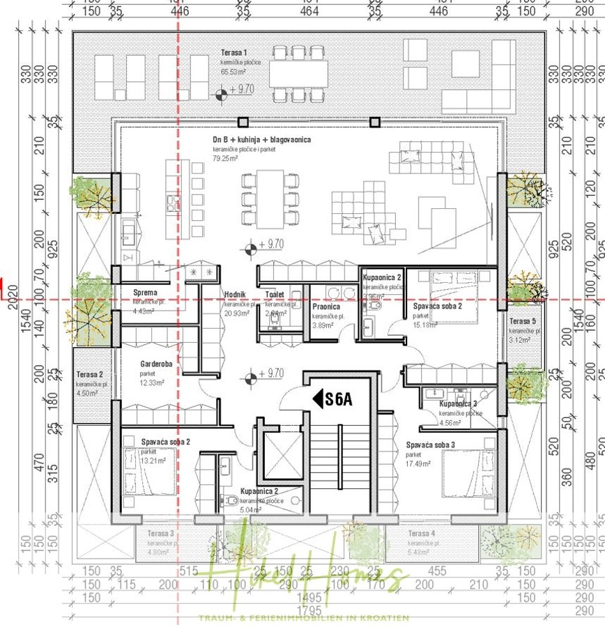 1. Reihe Luxus Neubau Penthouse – Meerblick mit 3 SZ, riesige Terrasse und Gemeinschaftspool (S6A) - Architektonischer Grundriss einer Wohnung mit der Bezeichnung S6A, mit Schlafzimmern, Badezimmern, Küche, Esszimmer, Wohnbereich, Terrassen und Hauswirtschaftsräumen mit Möblierungsplänen und Maßangaben in Zentimetern. (46212)