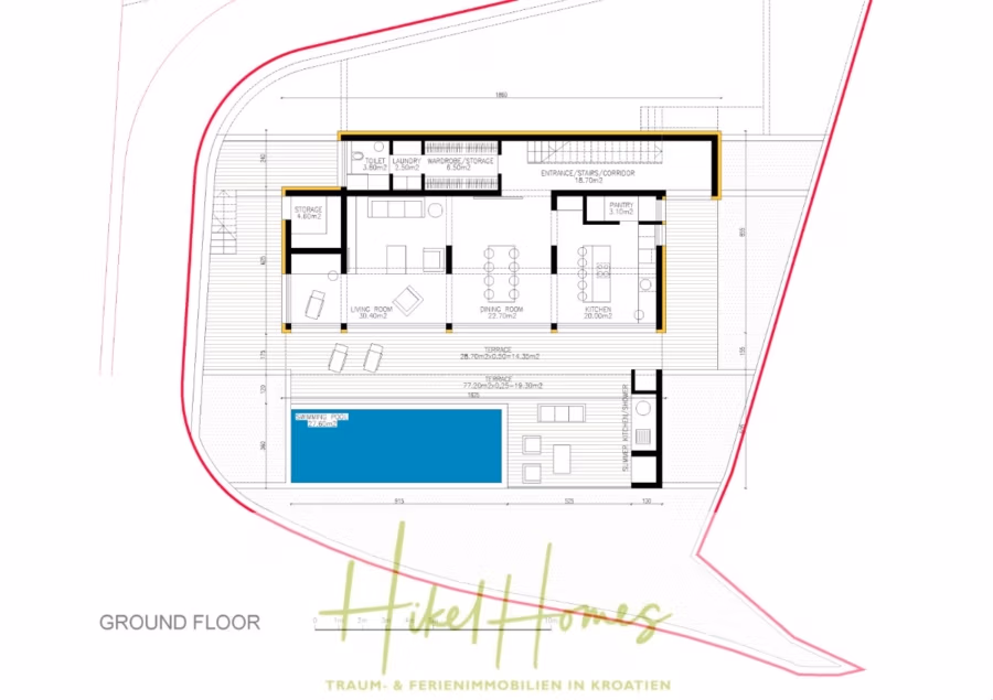 Neubauprojekt Villa Aja – von jedem Zimmer aus Meerblick auf 250m² mit 3 Schlafzimmer / 3 Bädern - Grundriss eines Erdgeschosses mit Wohnzimmer, Küche, Essbereich, zwei Schlafzimmern und einem Badezimmer. Der Außenbereich umfasst Sitzgelegenheiten und einen Pool. Der Plan ist von roten Begrenzungslinien umgeben, darunter steht der Text „Hikel Homes“. (41614)