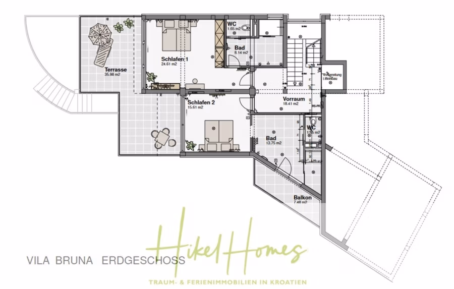 5 Sterne Villa Bruna – Meerblick auf 260m² WFL in 1. Reihe / 4 SZ / Neubau / Sofort bezugsfertig - Grundriss der Villa Bruna von Hikel Homes. Das Erdgeschoss umfasst eine Terrasse, zwei Schlafzimmer, zwei Badezimmer, eine Toilette, eine Küche, einen Wohnbereich, einen Essbereich, einen Flur und einen Balkon. Der Grundriss ist in deutscher Sprache beschriftet. (41420)