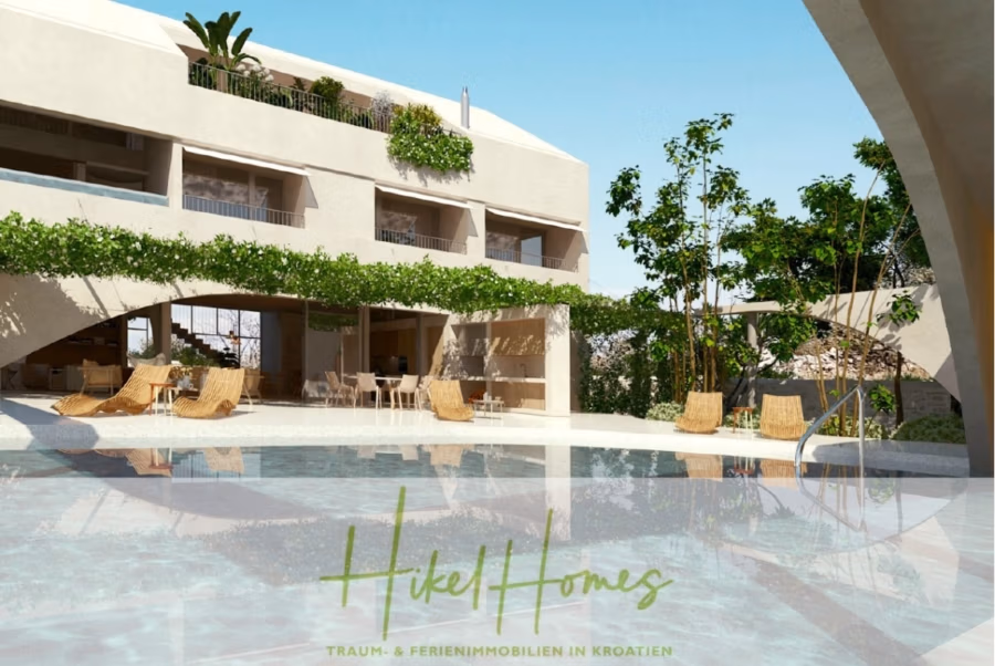 Prämiertes Architekturprojekt – Meerblick Luxus auf 490m² auf 1800m² Grund mit 2 Pools, Bar, Lounge - Moderne Ferienwohnungsanlage mit Pool in Kroatien. Das Design besticht durch geschwungene Bögen, üppiges Grün auf den Terrassen und Liegestühle. Der Text unten lautet „Hike Homes“ mit einem deutschen Slogan über Ferienimmobilien in Kroatien. (41166)