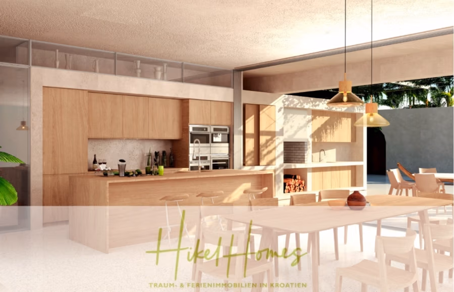 Prämiertes Architekturprojekt – Meerblick Luxus auf 490m² auf 1800m² Grund mit 2 Pools, Bar, Lounge - Moderne, geräumige Küche und Essbereich mit Holzschränken, einer großen Kücheninsel mit Hockern und einem länglichen Esstisch mit Stühlen. Der Raum ist dank großer Fenster lichtdurchflutet. Die Textblende am unteren Rand lautet „Hikel Homes – Traum- & Ferienimmobilien in Kroatien“. (41167)