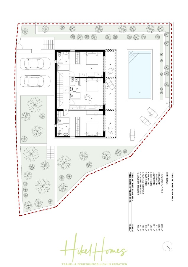 Hochwertige Meerblick Villa SUN in Sutivan (Insel Brac) – 3 SZ + Bad, Pool, Sommerküche, WC, … - Architektonischer Grundriss eines modernen Hauses mit umliegendem Garten, Schwimmbad, Innenhof, Parkplatz für zwei Autos und beschrifteten Räumen. Um das Gebäude herum sind Vegetation und Außenmöbel abgebildet. (45001)