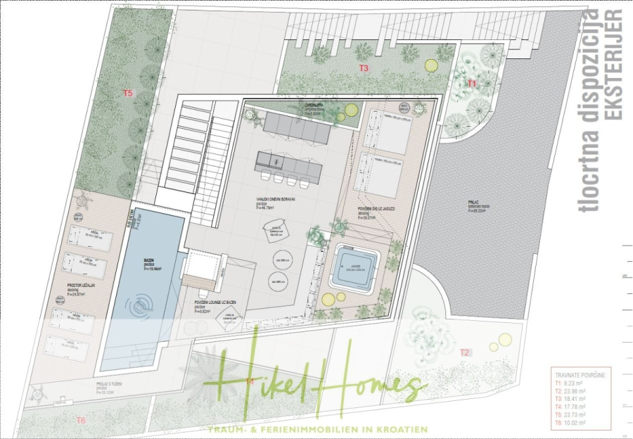 Luxus trifft Meerblick – Ein Anwesen der Extraklasse – Sofort einziehen - Lageplan für ein modernes Wohnhaus mit Schwimmbad, Whirlpool, Terrassen, Parkplätzen, Grünflächen und gekennzeichneten Zonen (T1, T2, T3). Der Begleittext enthält das Branding der Immobilie und Kontaktinformationen. (46505)