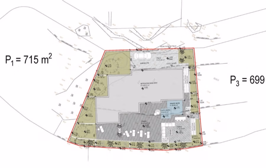 Schlüsselfertige – großzügige Meerblick Villa in ruhiger Lage, 4 SZ, 4 Bäder, Pool, Jacuzzi, … - Architektonischer Lageplan mit den Abmessungen P1 = 715 m² und P3 = 699 m². Der Plan enthält umrissene Abschnitte, umliegende Bäume, Wege und gekennzeichnete Elemente wie einen Poolbereich. (41025)