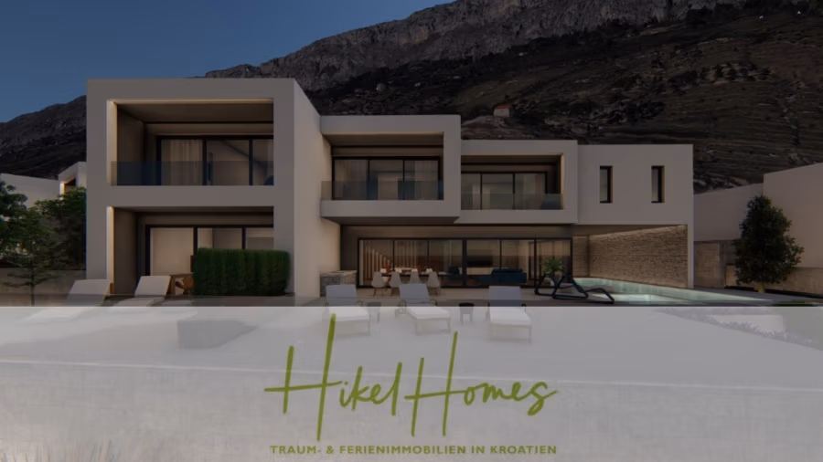 Schlüsselfertige – großzügige Meerblick Villa in ruhiger Lage, 4 SZ, 4 Bäder, Pool, Jacuzzi, … - Modernes Luxushaus mit großen Fenstern, Pool und Terrassenstühlen vor der Kulisse eines Berges am Abend. Die Überschrift lautet: „Hikel Homes TRAUM- & FERIENIMMOBILIEN IN KROATIEN“ in grüner Schrift. (41016)