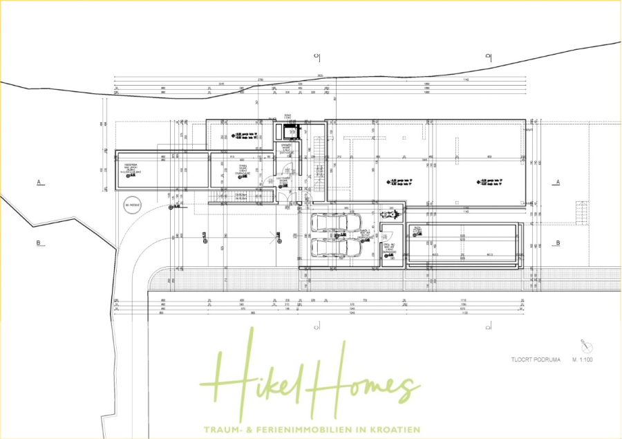 Extraklasse Meerblick Villa Three-Of-Three / Pool, 4 SZ, Lift, Konoba, Fitness, … - Architektonischer Grundriss, der den Grundriss eines Grundstücks mit mehreren Räumen, Garagenplätzen und Zufahrten zeigt. Die Zeichnung enthält Maße und bauliche Details. Am unteren Rand steht "Hikel Homes - Traum- & Ferienimmobilien in Kroatien". (44098)