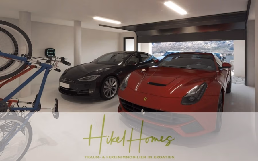 Nahe Zadar – Luxus-Villa in 2. Reihe zum Meer mit 4 SZ, Pool, Sauna, Fitness & Jacuzzi - Eine moderne Garage, in der ein roter Sportwagen und ein schwarzes Elektroauto nebeneinander parken. An der Wand hängt ein blau-weißes Fahrrad. Große Fenster bieten einen malerischen Blick in die Natur. Text unten: „Hikel Homes Traum- & Ferienimmobilien in Kroatien.“. (42402)